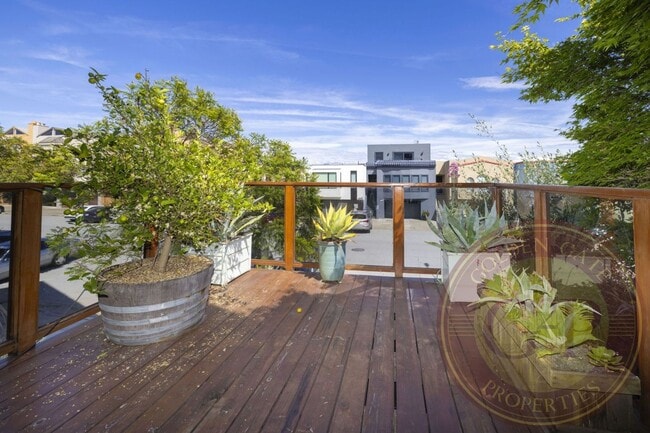 Building Photo - Potrero Hill - 3 BR, 2.5 BA House 1,388 Sq. Ft. - 3D Virtual Tour, Large Private Yard