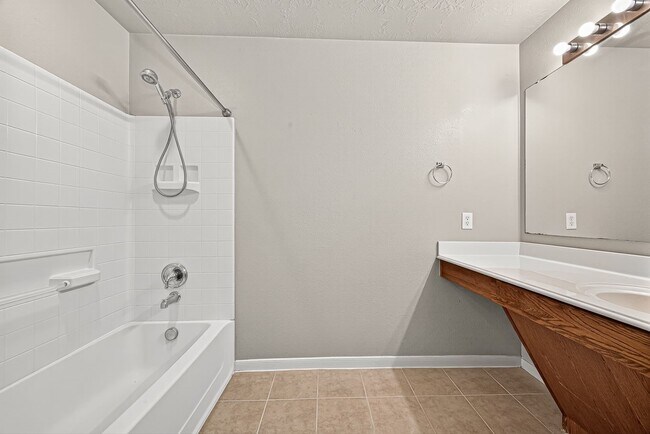 Building Photo - 24615 Amberleaf Ct
