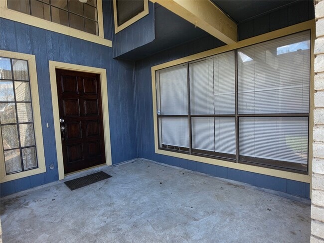 Building Photo - 13939 Plantation Valley Dr