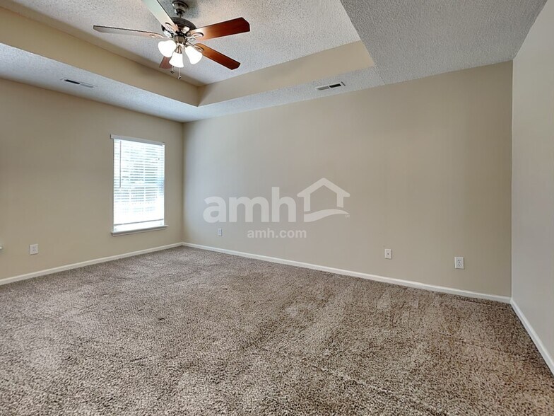 Building Photo - 5013 Springdale Dr