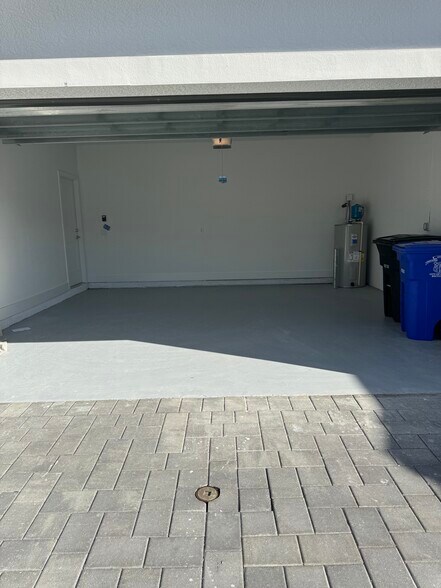 2 car garage - 10927 Salt Bay Way