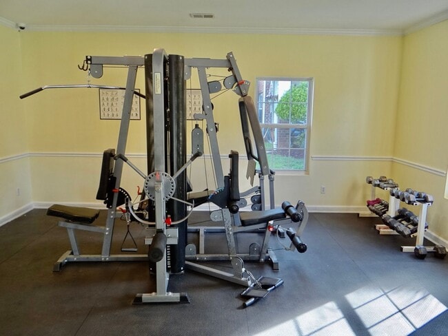 Building Photo - 6 month to 1year Fully Furnished Rental