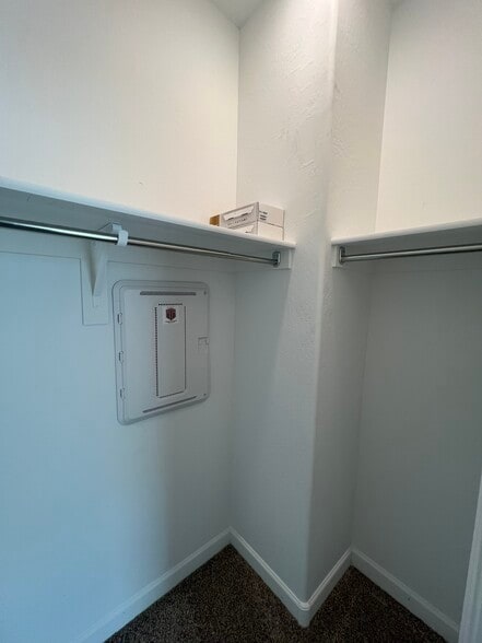 Building Photo - 1255 N Arizona Ave