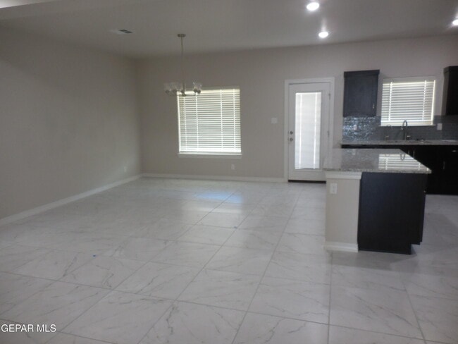 Building Photo - 552 Pne Vly Pl