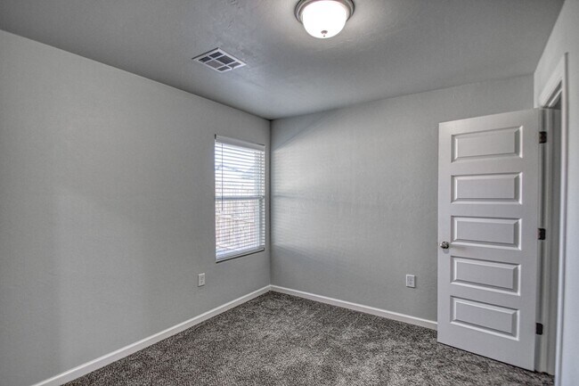 Building Photo - New Construction in Varenna Landing! Storm shelter and lawn care included!