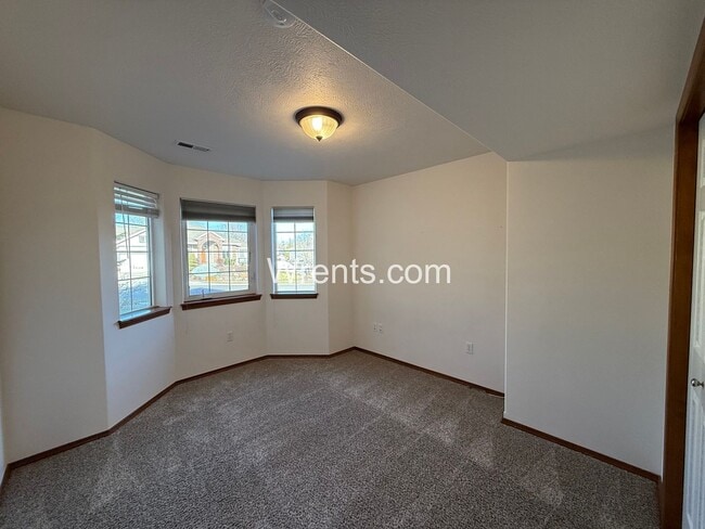 Building Photo - Beautiful 5-mile prairie home! Available now!