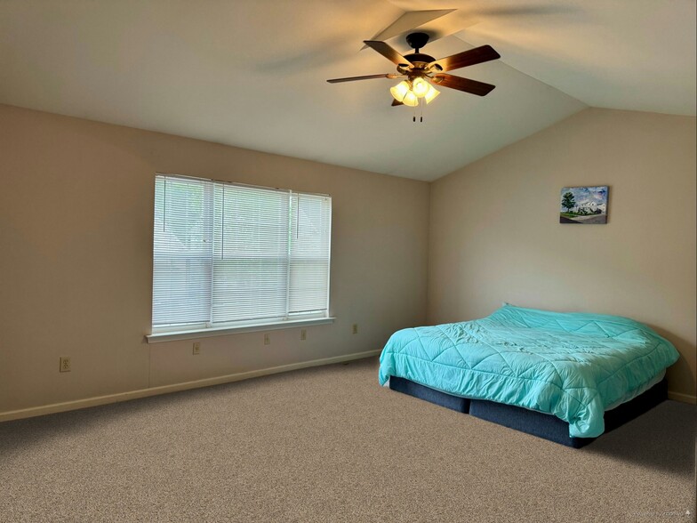 Main Bedroom - 201 Riverwoods Dr