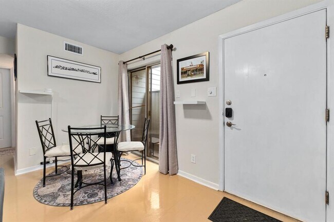 Building Photo - 3204 Menchaca Rd