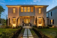 Building Photo - 723 E Victory Dr