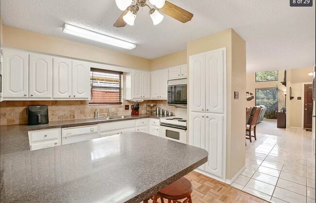 Building Photo - 1512 Woodcreek Dr