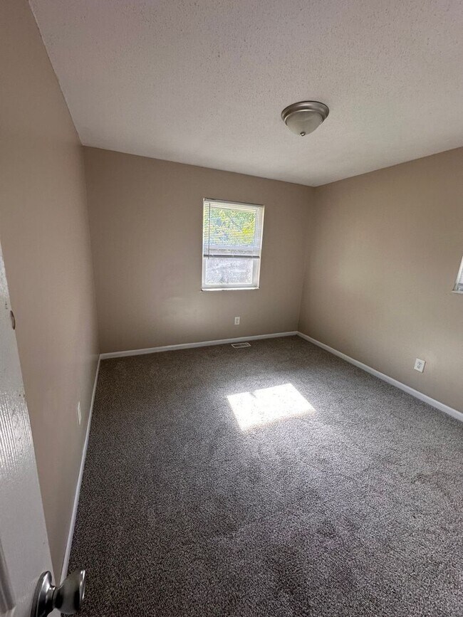 Building Photo - 9630 Downes Ct