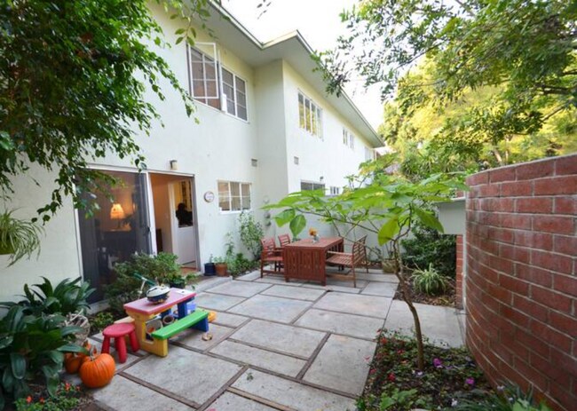 Back Patio - 5394 Village Grn