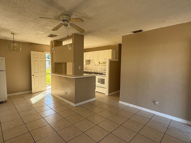 Building Photo - House for rent