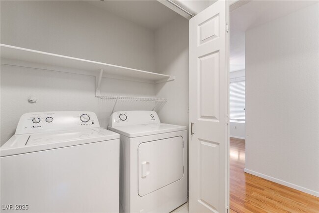 Building Photo - 1851 Hillpointe Rd