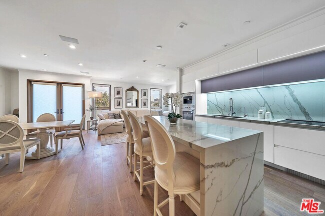 Building Photo - 132 N Swall Dr