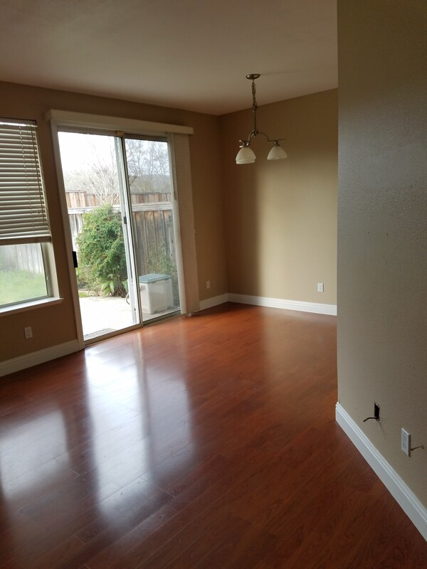Building Photo - 600 Birdsong St