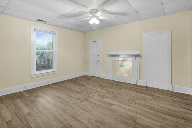 Building Photo - 1110 N Pasteur St