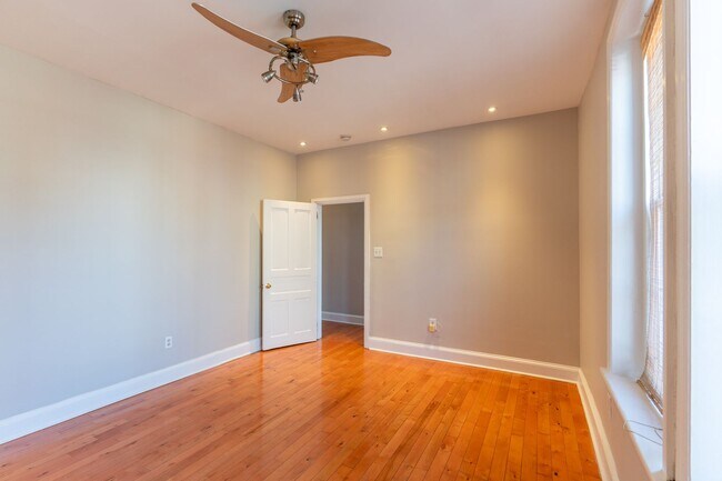 Building Photo - 1121 S 13th St