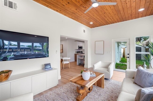 Building Photo - 2621 SW 19th St