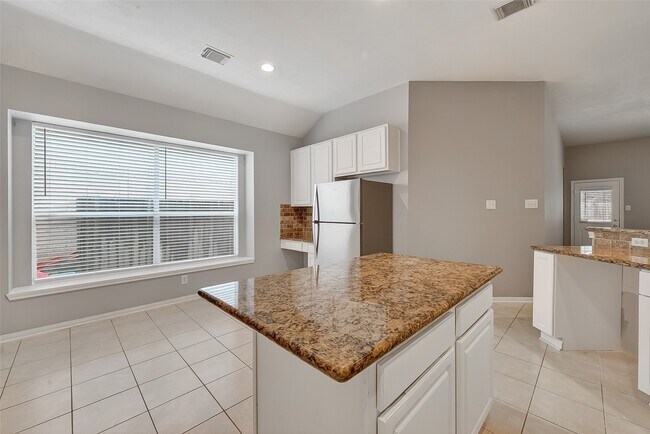 Building Photo - 23719 River Pl Dr