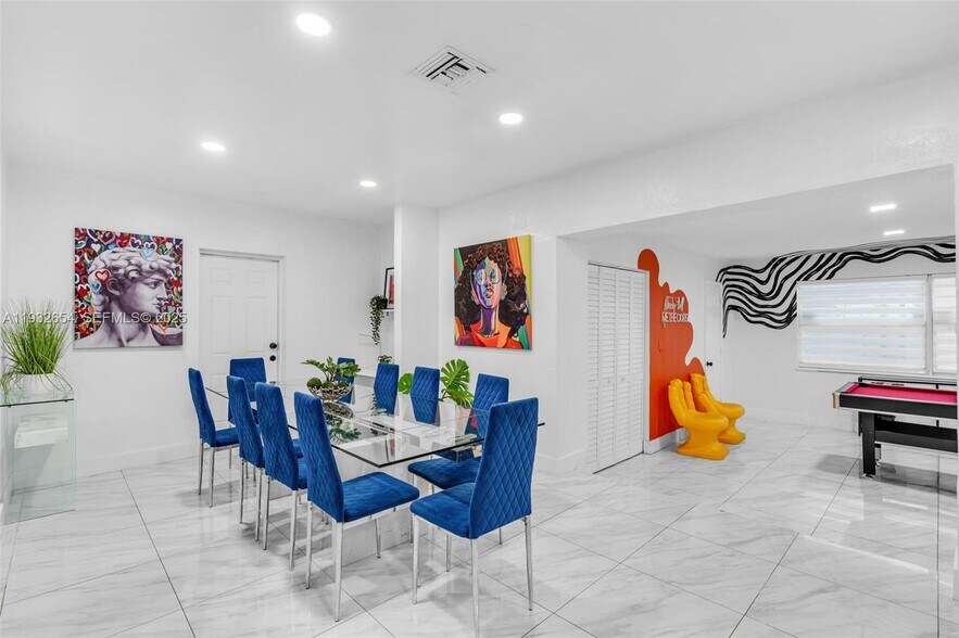 Building Photo - 695 NE 160th St