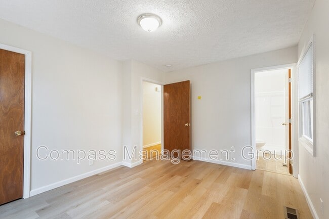 Building Photo - 2347 Sylvania Ave SE