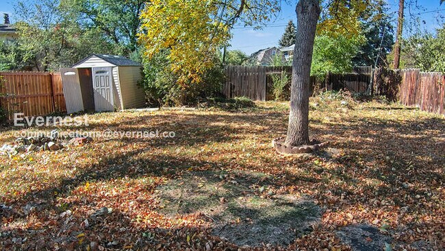 Building Photo - 4 Bed/2 Bath Home with Fenced Yard & Garage / Available Soon!