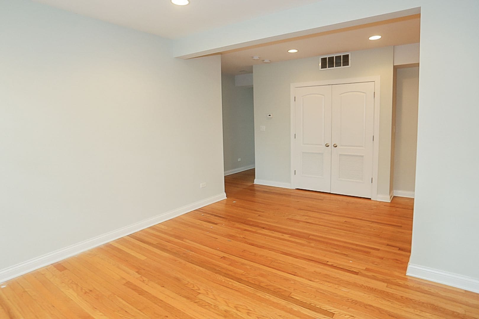 Building Photo - 3810 N Marshfield Ave