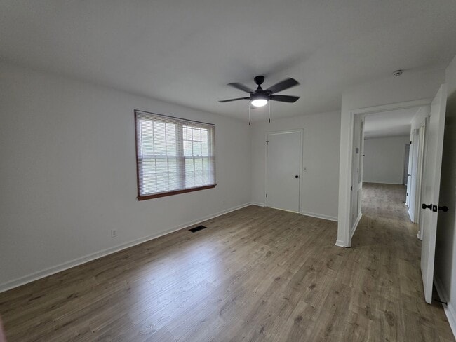 Building Photo - FOR LEASE Charming All-Brick Home on 1 Acr...