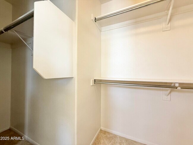 Building Photo - 10527 W Windsor Blvd