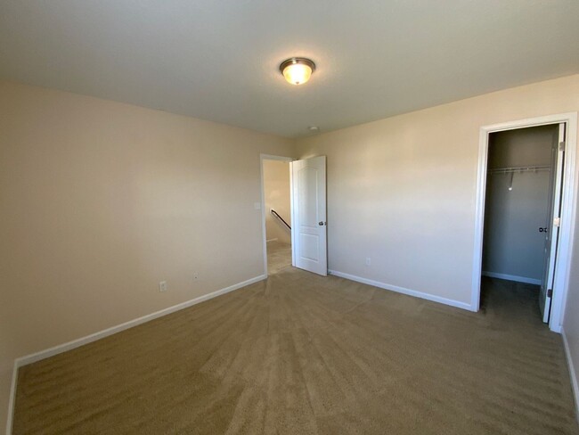 Building Photo - 4 BR 2.5 BA Carolina Plantations
