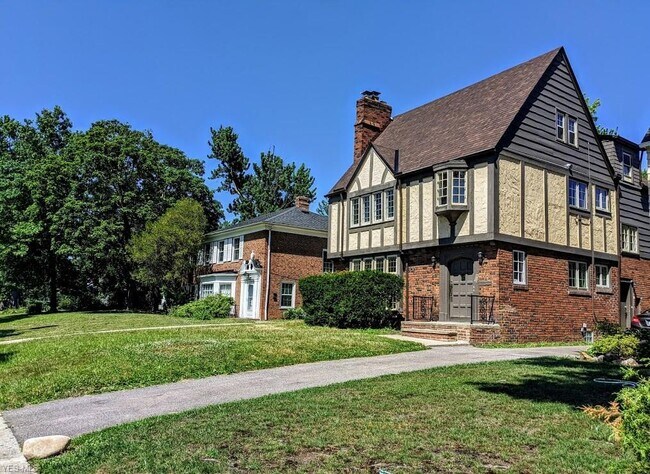 Building Photo - 3553 Ingleside Rd