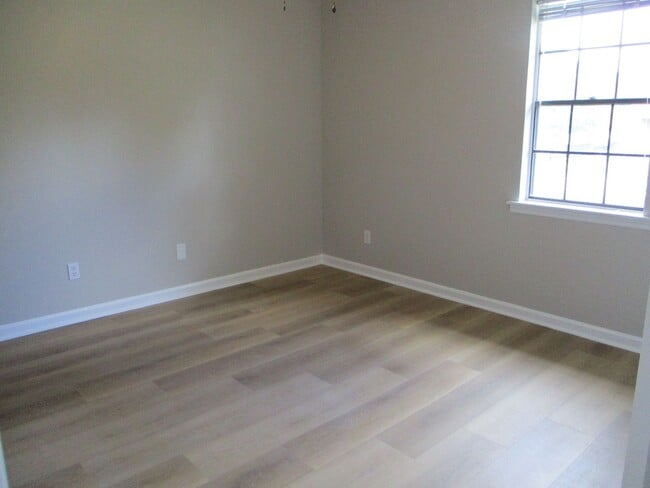 Building Photo - Updated 4 Br brick home in Martinez