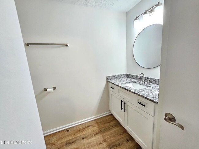 Building Photo - 801 Josepi Dr