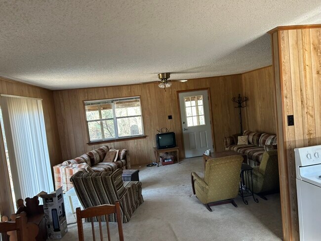 Building Photo - 209 Shadybrook Dr