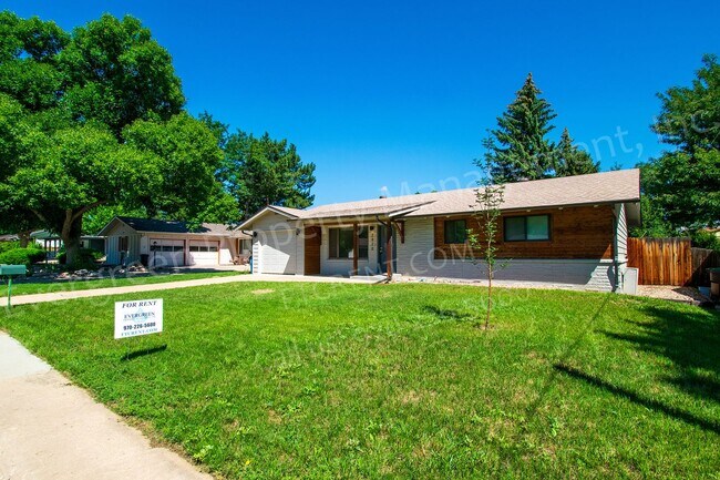 Building Photo - 2420 Poplar Dr