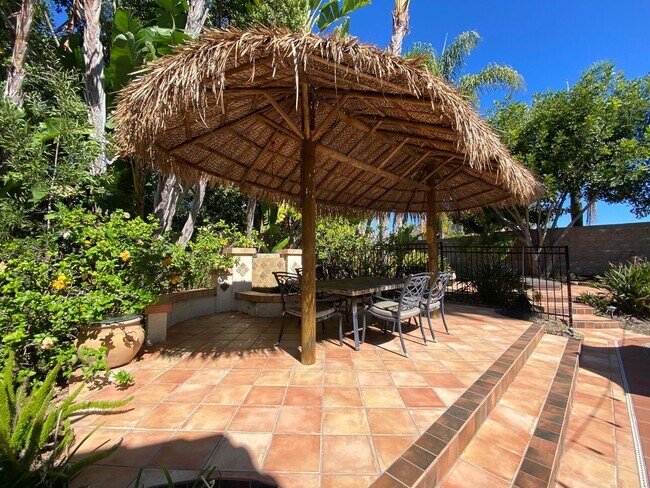 Building Photo - Stunning 4 bedroom Home with a Pool locate...