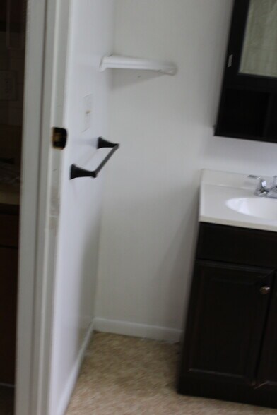 Bathroom Towel Bar - 6326 NY-23