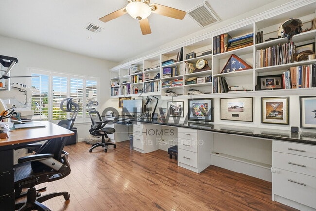 Building Photo - 587 E Benrich Dr