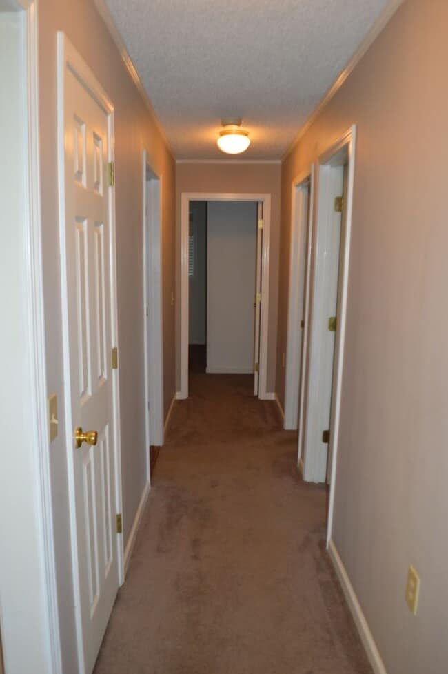 Building Photo - 127 Freedom Dr