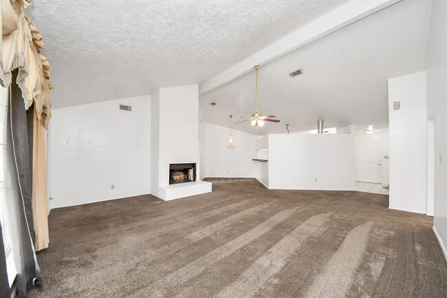 Building Photo - 13610 Piney Oaks Dr