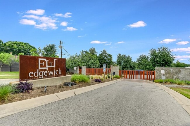 Building Photo - 2913 Saville Loop