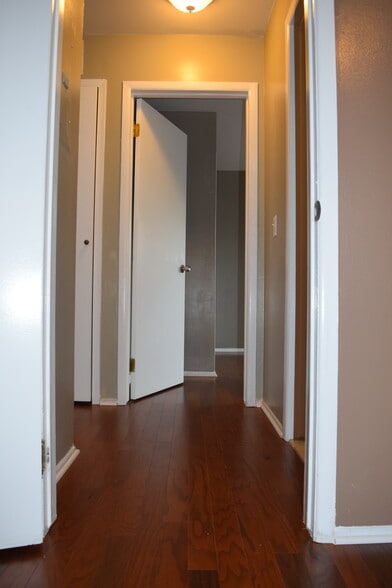 Corridor - 2425 Torquay Ave