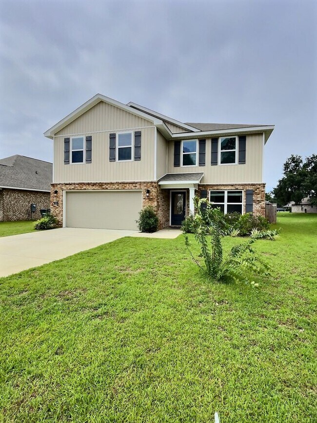 Building Photo - Large 4-bedroom home located in the South ...