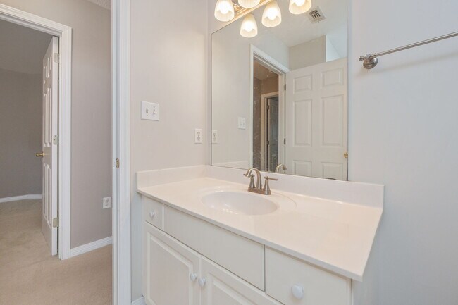 Building Photo - 107 Bay Tree Dr