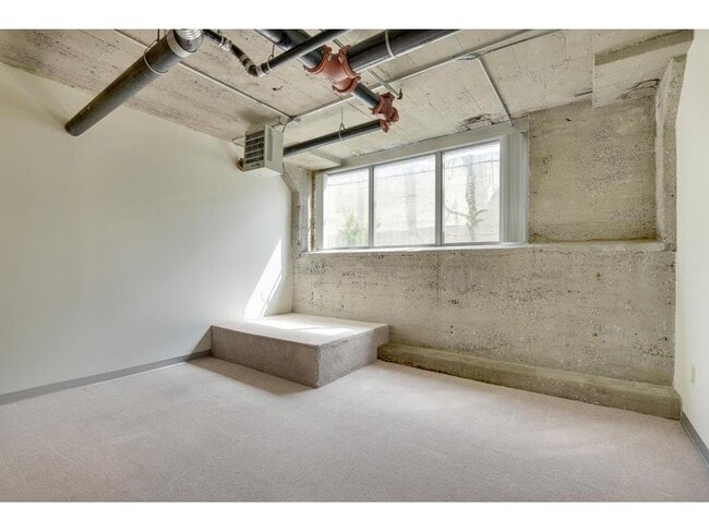 Building Photo - 521 S 7th St