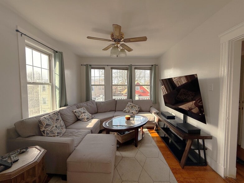 Building Photo - 81 Newbury St