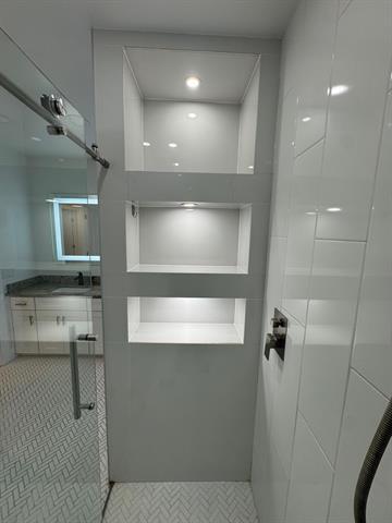 Building Photo - 6826 Kingsbury Dr