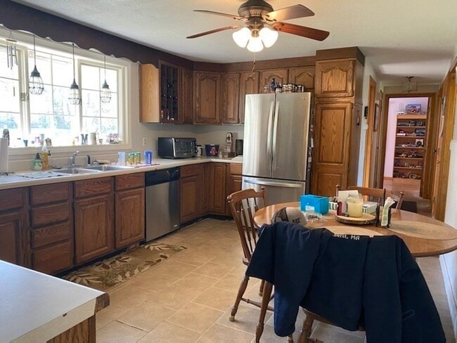 Building Photo - 159 Belchertown Rd