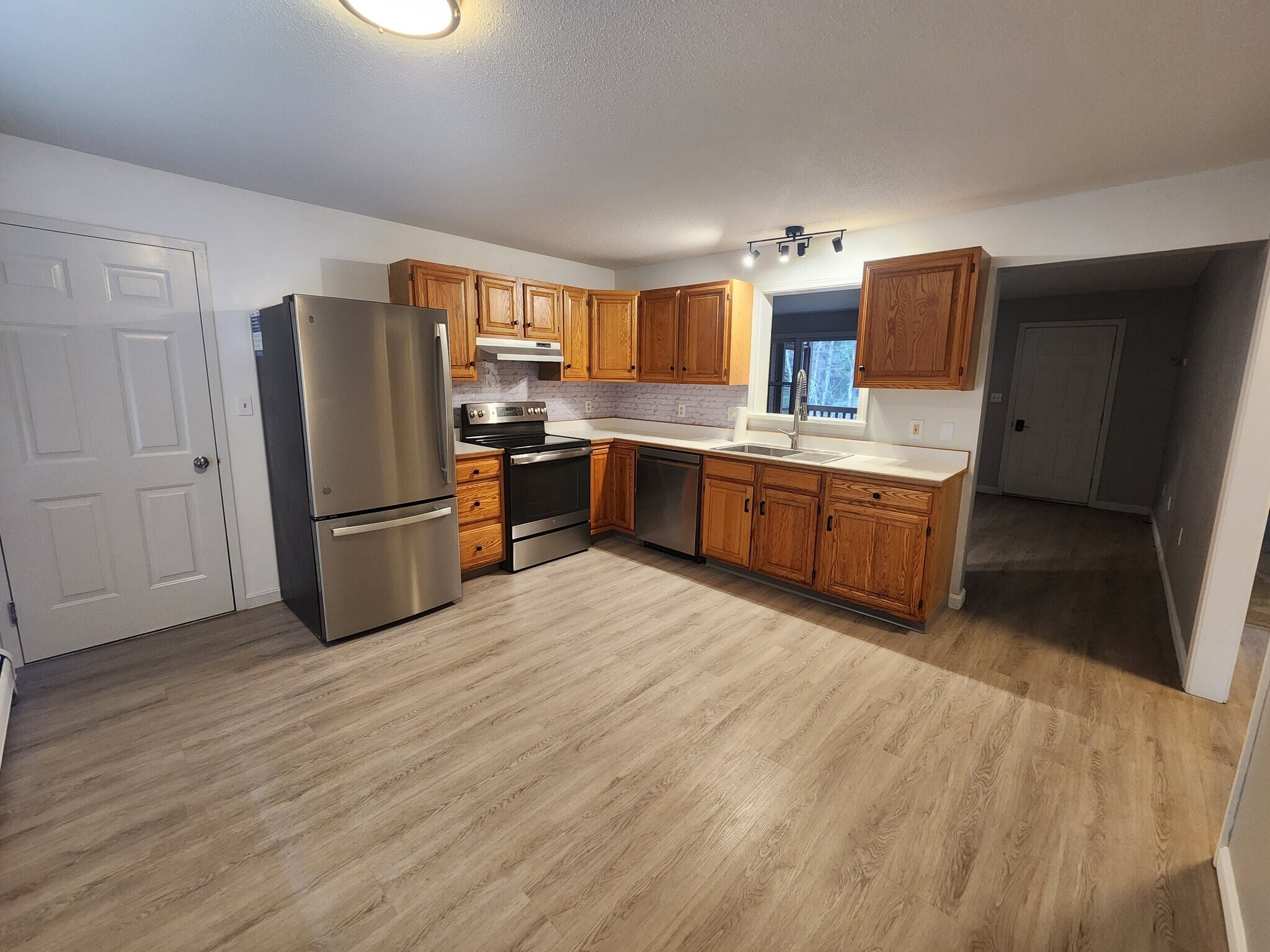 Building Photo - 205 Forest Dr